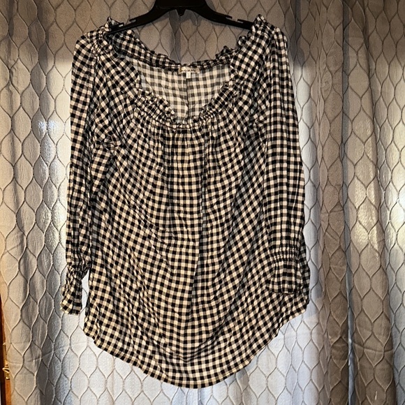 Blouse​ - Picture 2 of 3